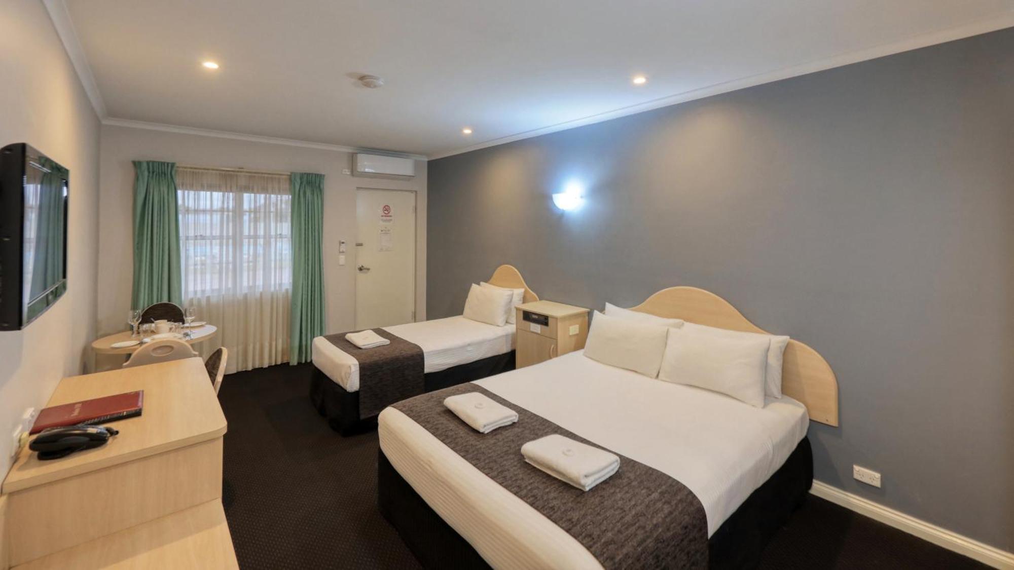 Charles Rasp Motor Inn & Cottages Брокен-Гілл Екстер'єр фото